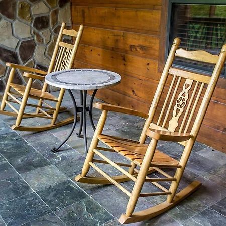 Holly Tree Hideaway - Semi Secluded Mtn Setting Villa Sevierville Exteriör bild