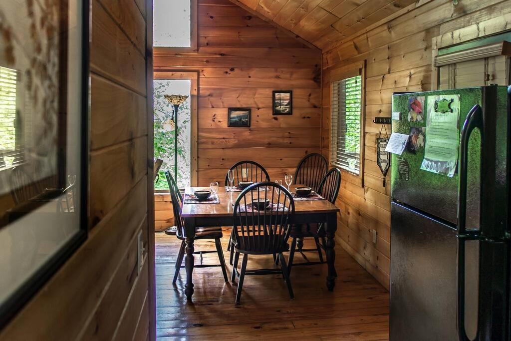 Holly Tree Hideaway - Semi Secluded Mtn Setting Villa Sevierville Exteriör bild