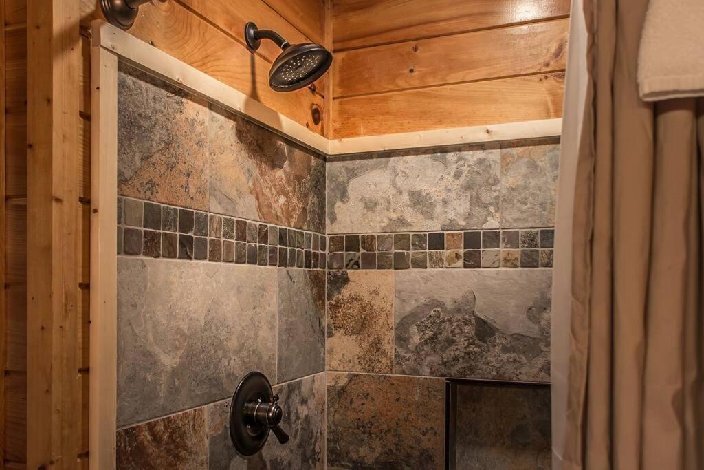 Holly Tree Hideaway - Semi Secluded Mtn Setting Villa Sevierville Exteriör bild