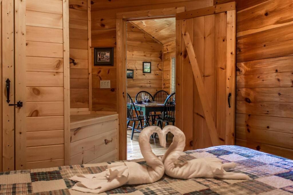 Holly Tree Hideaway - Semi Secluded Mtn Setting Villa Sevierville Exteriör bild