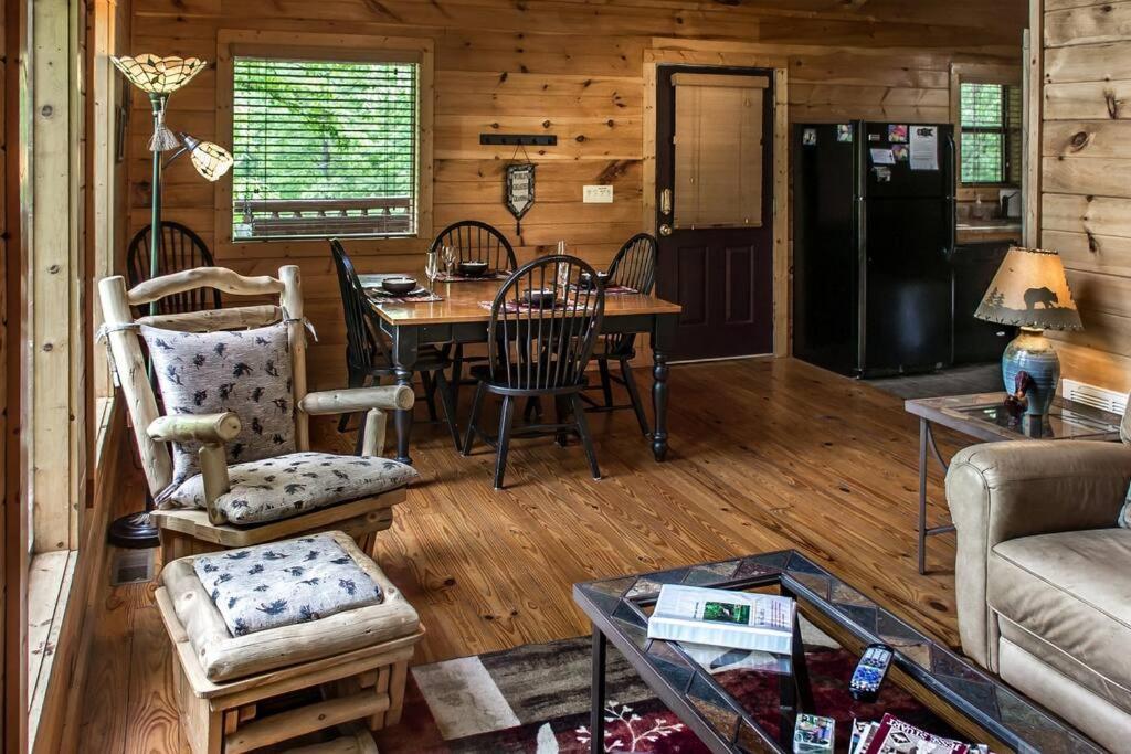 Holly Tree Hideaway - Semi Secluded Mtn Setting Villa Sevierville Exteriör bild