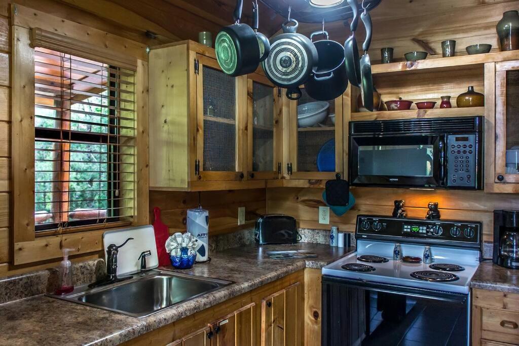 Holly Tree Hideaway - Semi Secluded Mtn Setting Villa Sevierville Exteriör bild